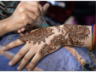 We are looking for an Expert Henna Artist (Mehindi) to join immediately for ladies salon